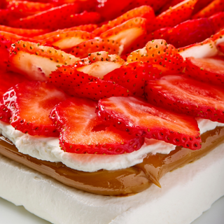Pavlova de Fresas - Traditional French Meringue