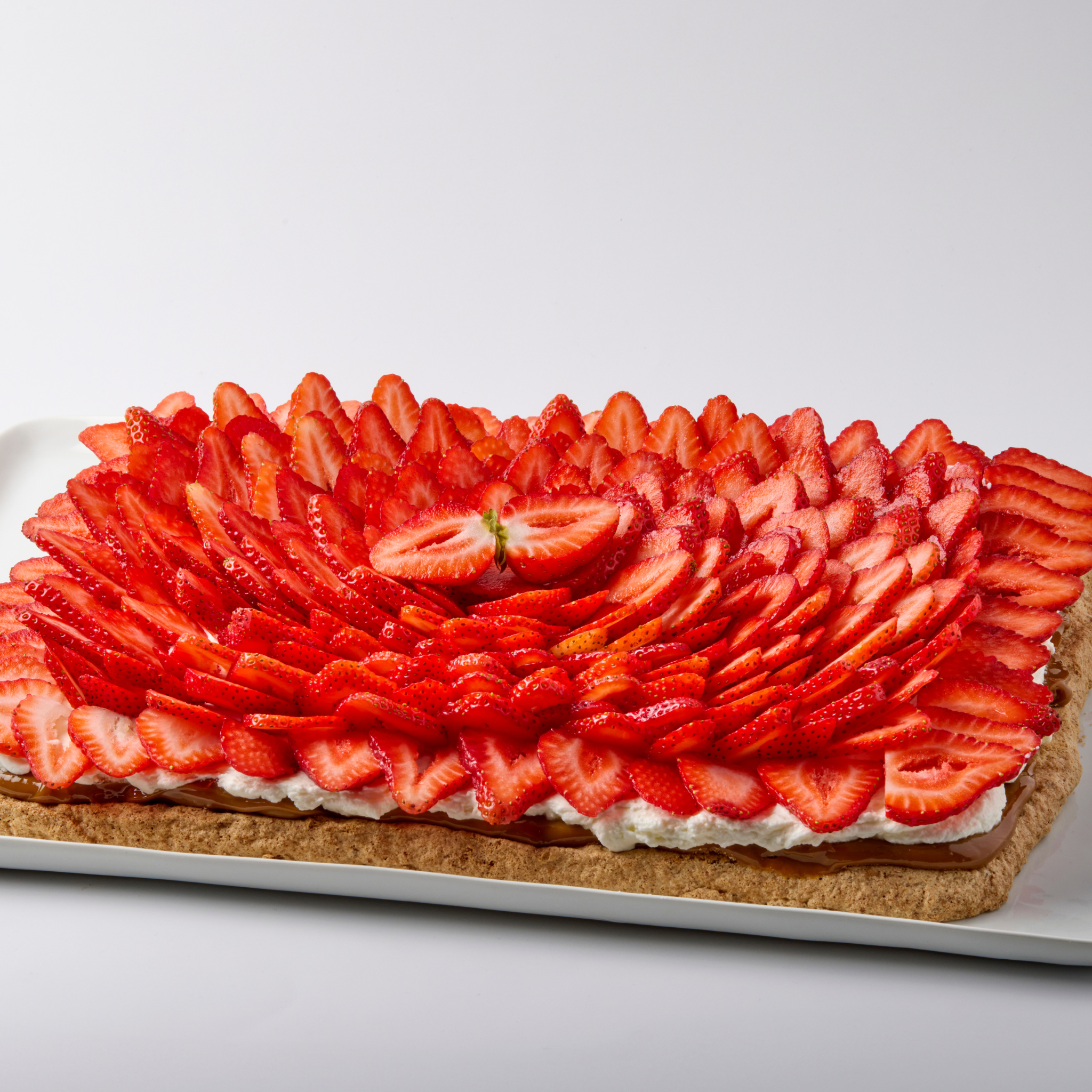 Crocante de Fresas — our best-selling version of the Pavlova