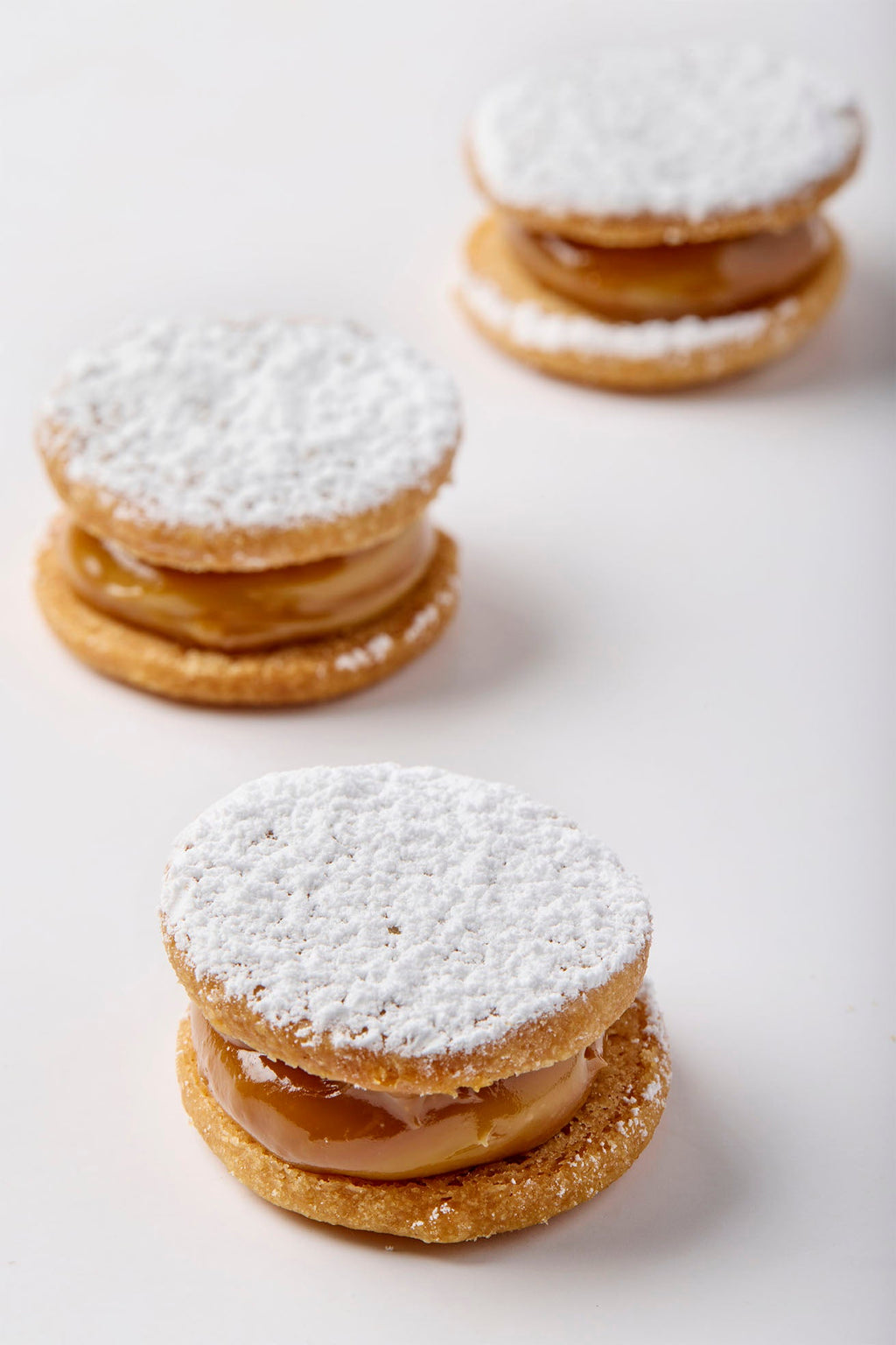 Alfajorcitos — Peruvian butter cookies with dulce de leche