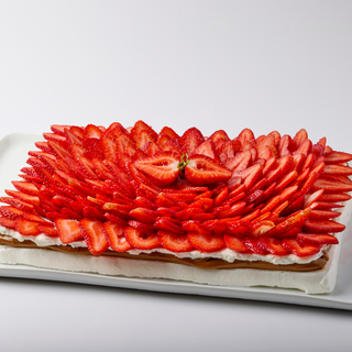 Pavlova de Fresas - Traditional French Meringue